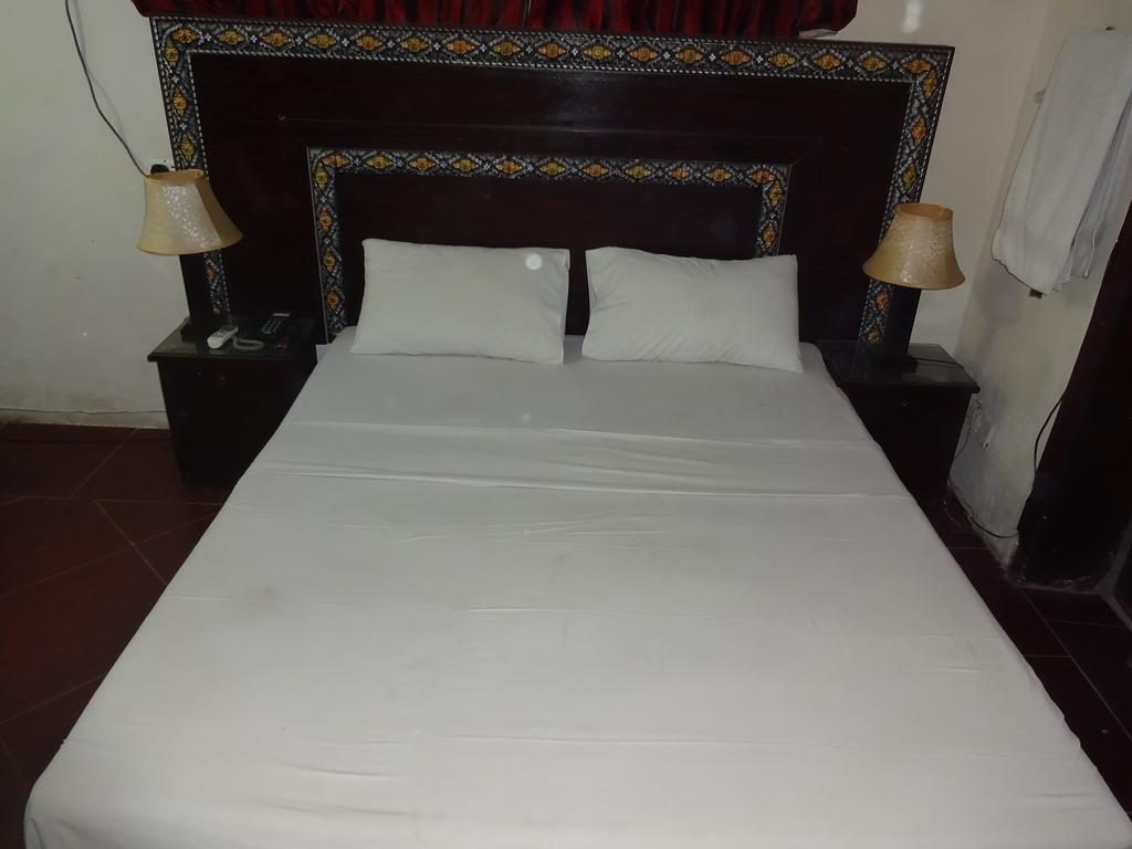 Safari Hotel Upper Mall ลาฮอร์ ภายนอก รูปภาพ