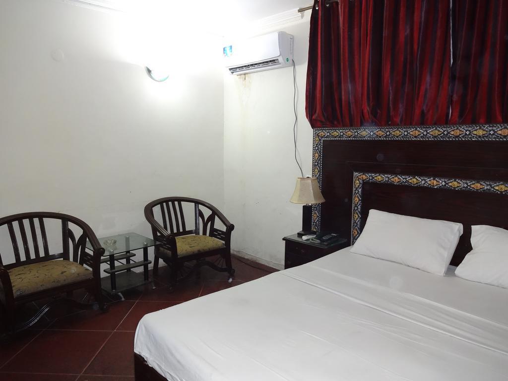 Safari Hotel Upper Mall ลาฮอร์ ภายนอก รูปภาพ