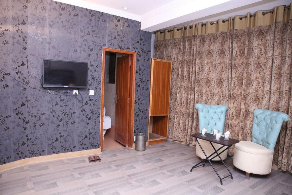 Safari Hotel Upper Mall ลาฮอร์ ภายนอก รูปภาพ